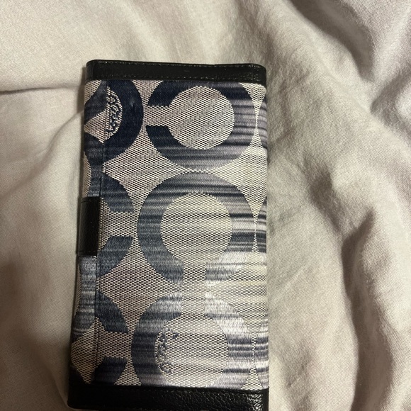 Coach Black and Gray Wallet. TRYING TO SELL ASAP - Picture 4 of 4
